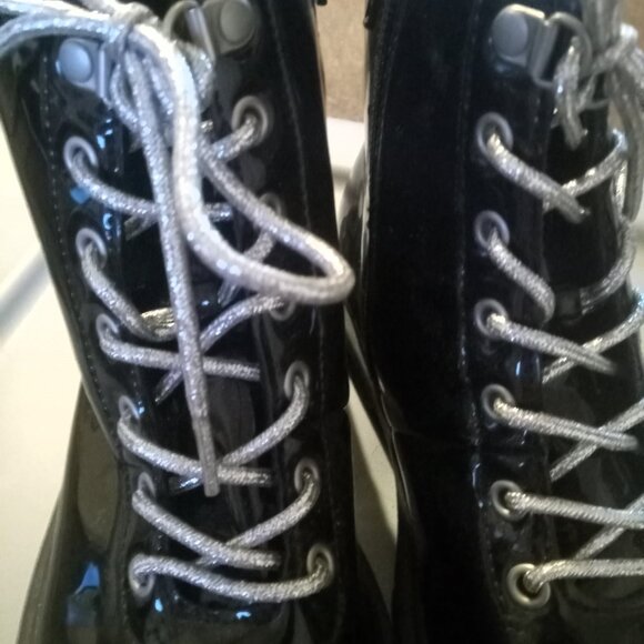 Girl's Black Patent Side Zip Combat Boots W/ Silver Laces - Size 2 Kids - Picture 7 of 7
